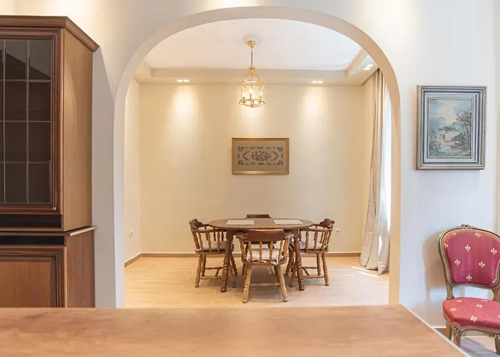 Luxury Central Apartment