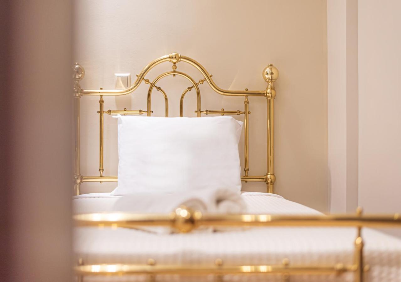 Luxury Apartment *